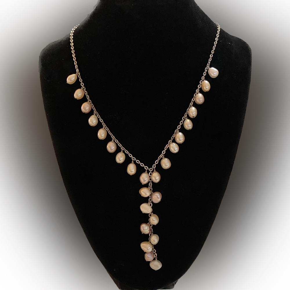 Gorgeous freshwater pearls and sterling silver necklace!  New condition. 😊